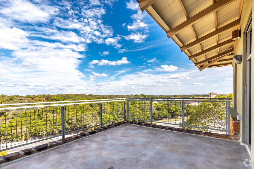 More Photos Of 1580 S Main St, Boerne Medical For Lease