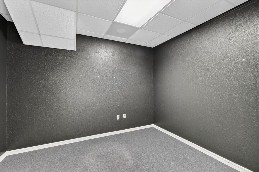 More Photos Of 15925 Old Us Highway 441, Tavares Warehouse For Lease