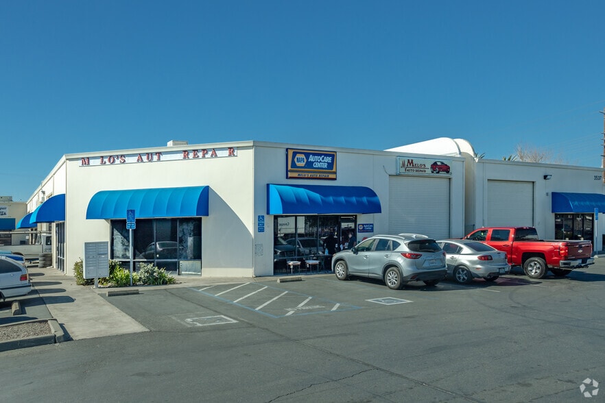 More Photos Of 3523-3537 Kiessig Ave, Sacramento Warehouse For Sale