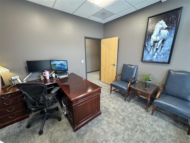 More Photos Of 117 Perspective Dr, Granger Office For Lease