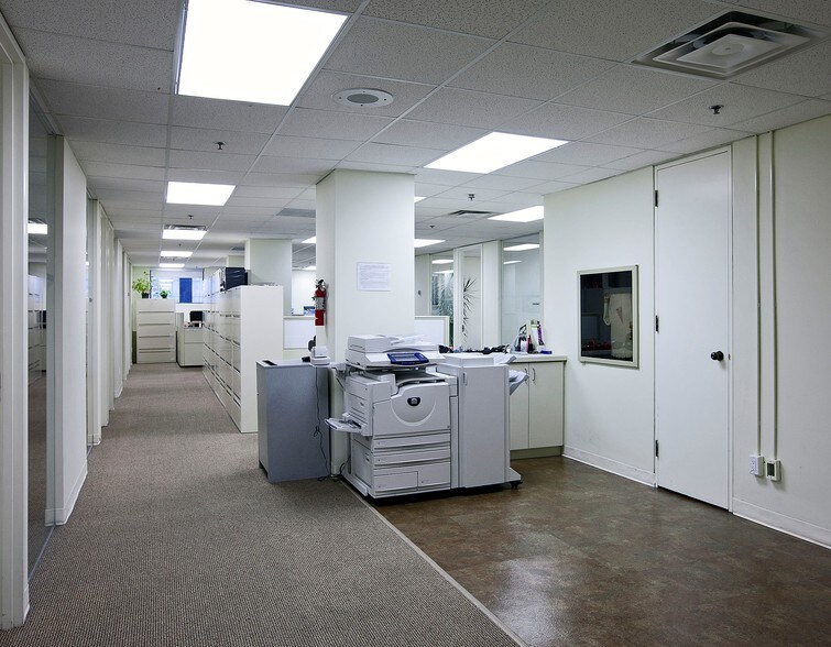 More Photos Of 330 Bay St, Toronto Office For Lease
