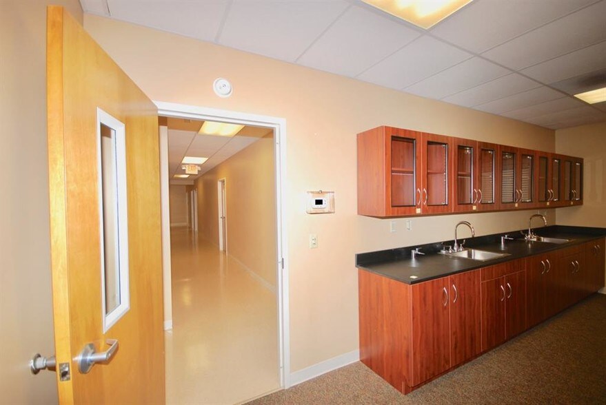 More Photos Of 3031 Highway 45 Byp, Jackson Office For Lease