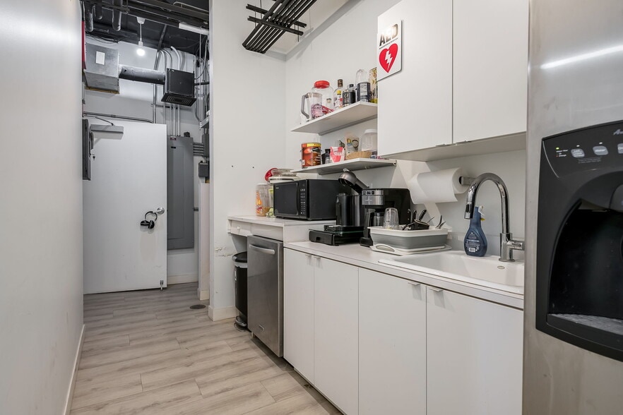 More Photos Of 517 Green Bay Rd, Wilmette Storefront Retail Office For Lease