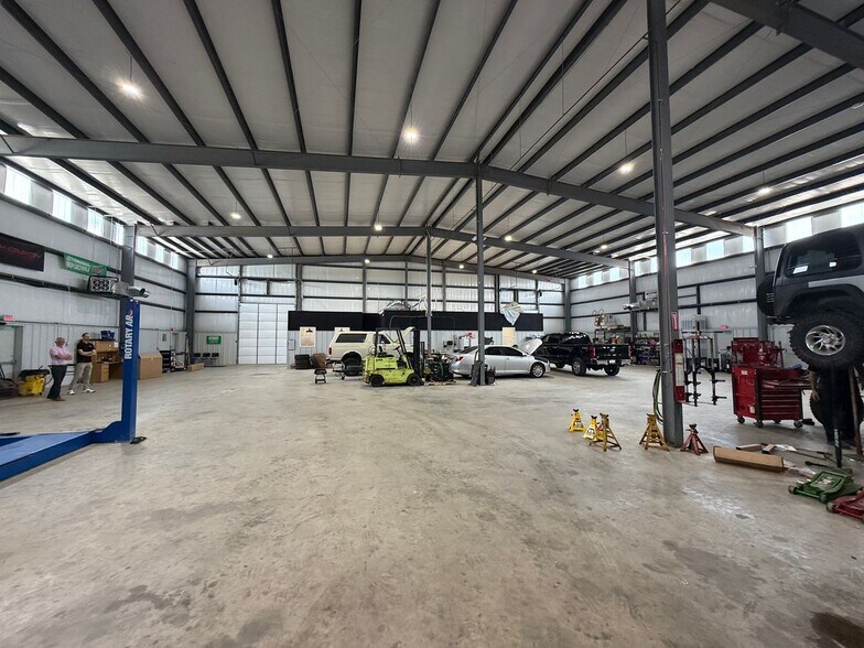 More Photos Of 19901 E Highway 51, Broken Arrow Unknown For Lease