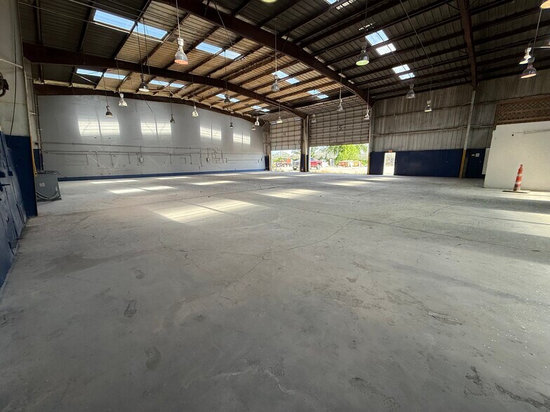 More Photos Of 1505 Brittmoore Rd, Houston Warehouse For Lease