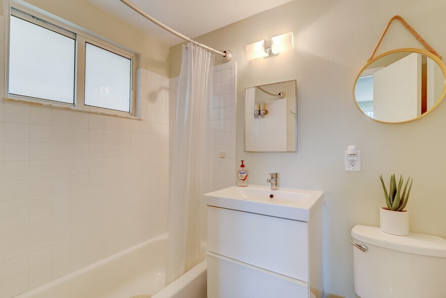 More Photos Of 1100 NE 18th Ct, Fort Lauderdale Apartments For Sale