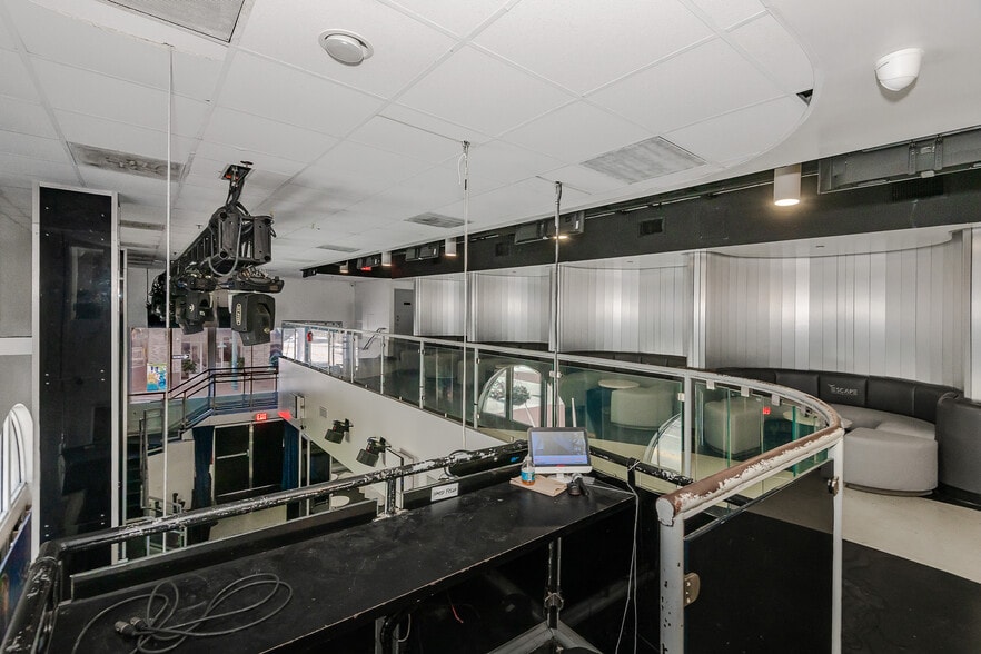 More Photos Of 145 SW 1st Ave, Fort Lauderdale Bar For Lease