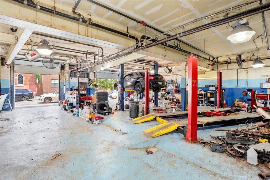 More Photos Of 1400-1414 S Darien St, Philadelphia Auto Repair For Sale