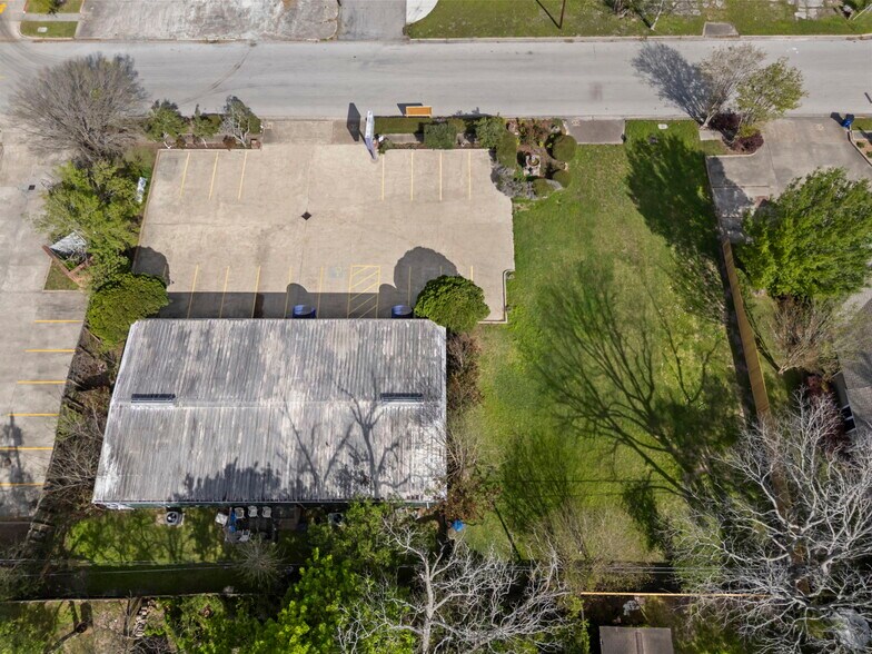 More Photos Of 125 E Galveston St, League City Freestanding For Sale