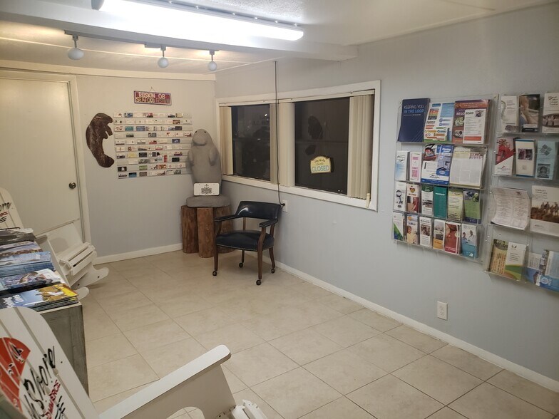 More Photos Of 201 W Shell Point Rd, Ruskin Office For Sale