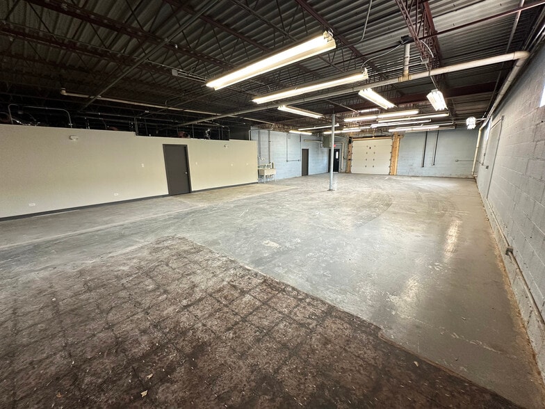 More Photos Of 875 Lively Blvd, Elk Grove Village Warehouse For Lease