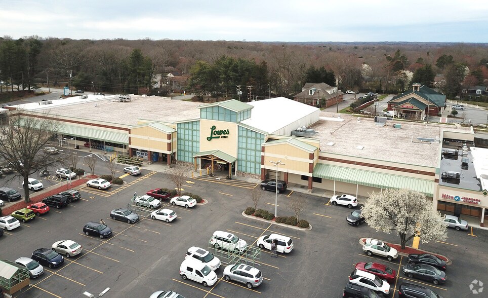 More Photos Of 3320-3382 Robinhood Rd, Winston-Salem Storefront For Lease