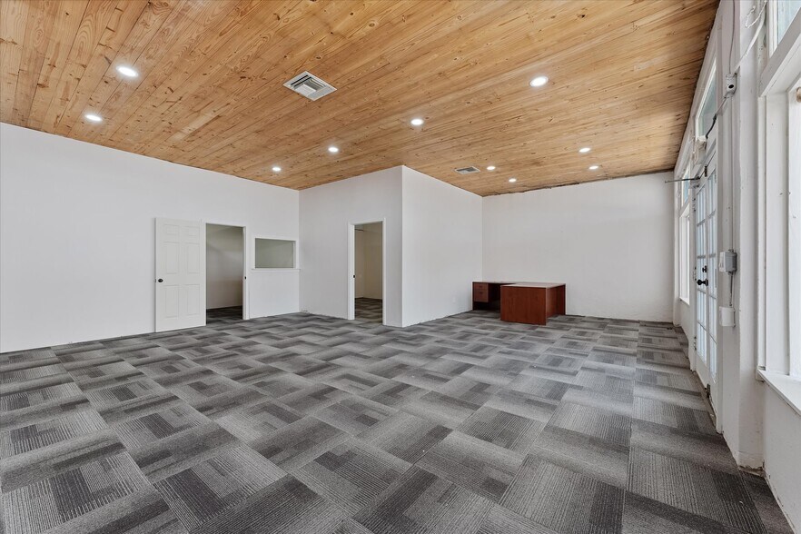 More Photos Of 313 E Main St, Humble Showroom For Sale