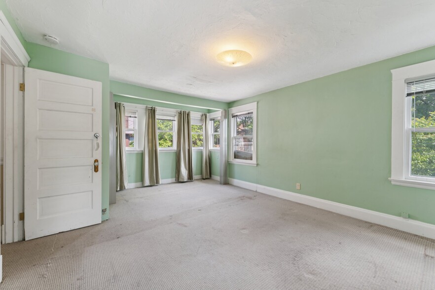 More Photos Of 12610 Larchmere Blvd, Cleveland General Retail For Sale