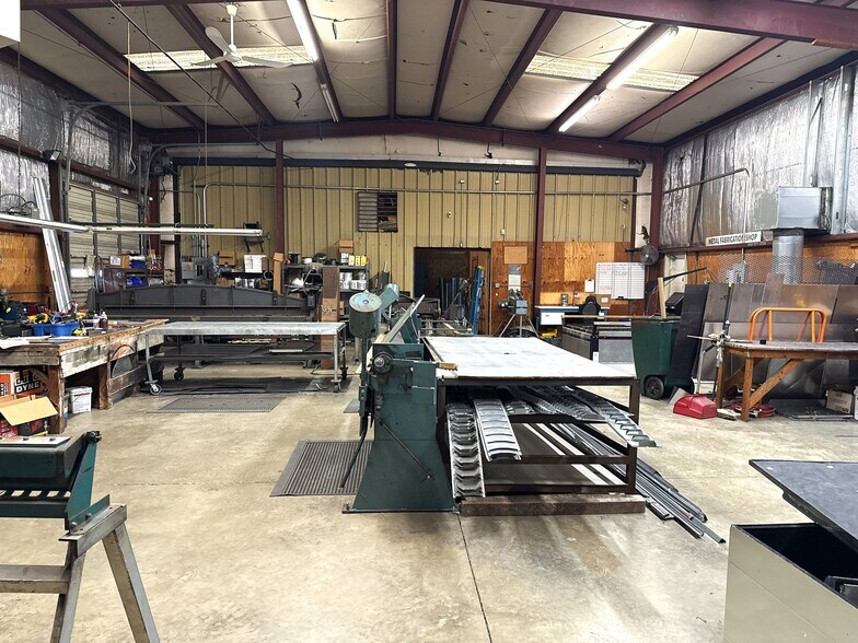 More Photos Of 1010-1014 E White St, Rock Hill Warehouse For Sale