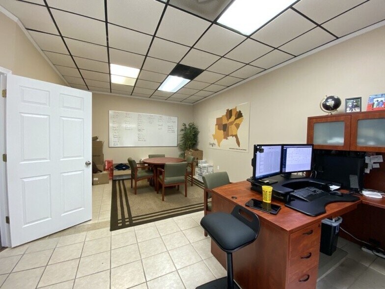 More Photos Of 913 Gulf Breeze Pky, Gulf Breeze Storefront Retail Office For Sale