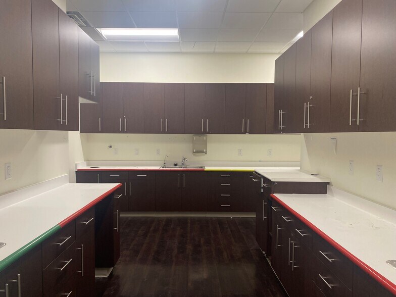 More Photos Of 1115B N Valley Mills Dr, Waco Storefront For Lease
