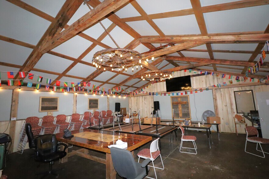 More Photos Of 3600 Ellis Ave, Ashland Flex For Sale