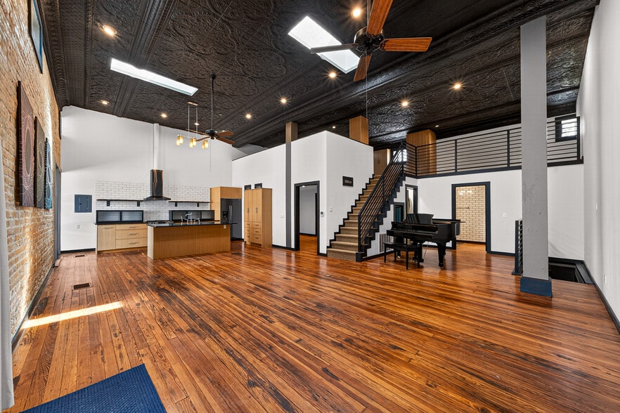 More Photos Of 614 High St, Comfort Storefront Retail Residential For Sale
