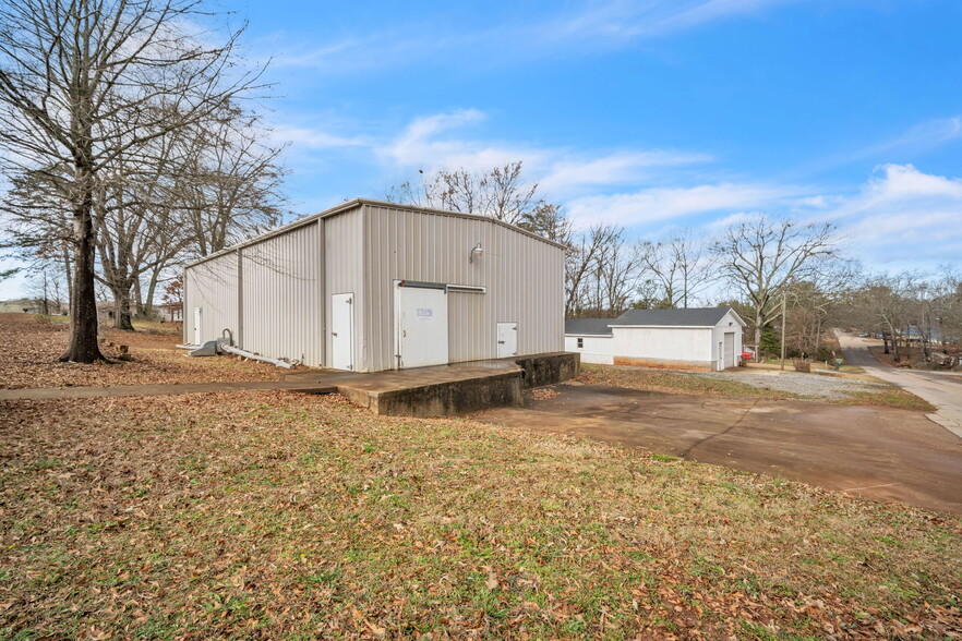 Primary Photo Of 121 Walnut, Pendleton Warehouse For Sale