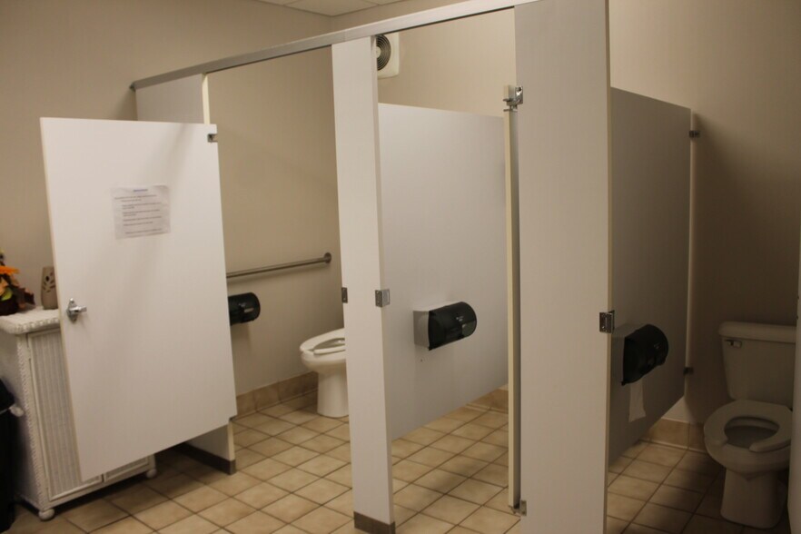 More Photos Of 37 W Fairmont Ave, Savannah Office For Lease