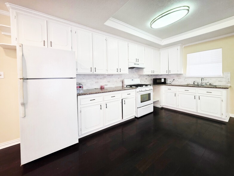 More Photos Of 6623 Gulf Fwy, Houston Office Residential For Sale
