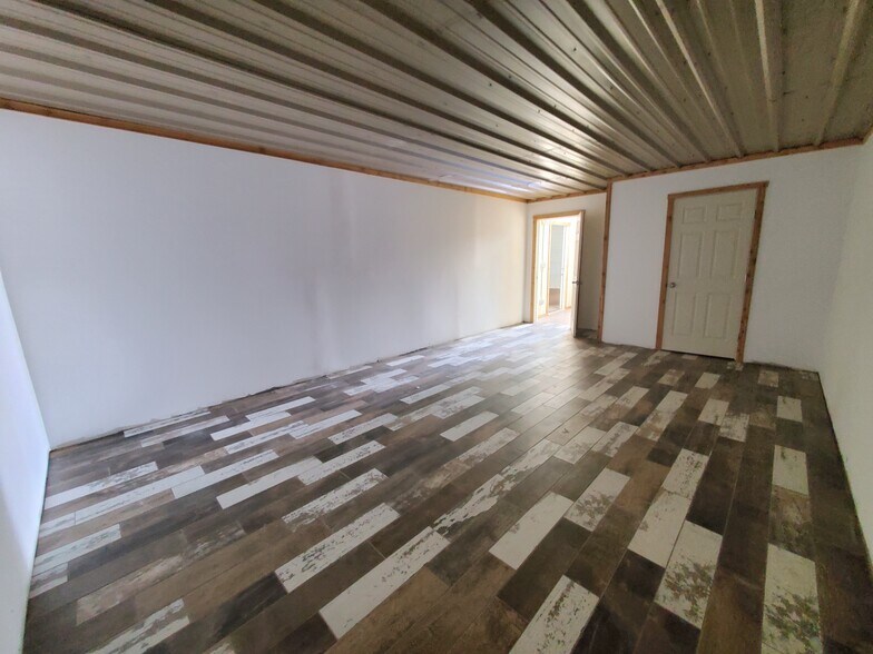 More Photos Of 11130 N Highway 75, Willis Light Distribution For Sale