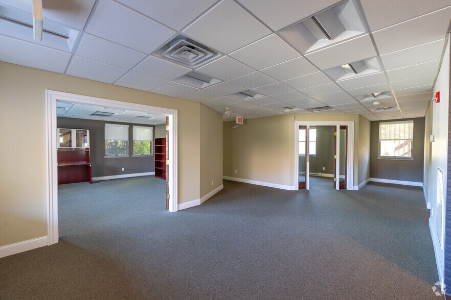 More Photos Of 100 Quarry Rd, Hamburg Medical For Lease