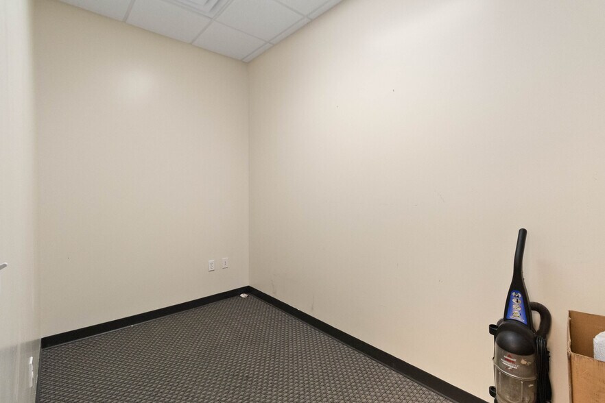 More Photos Of 7065 Westpointe Blvd, Orlando Medical For Sale