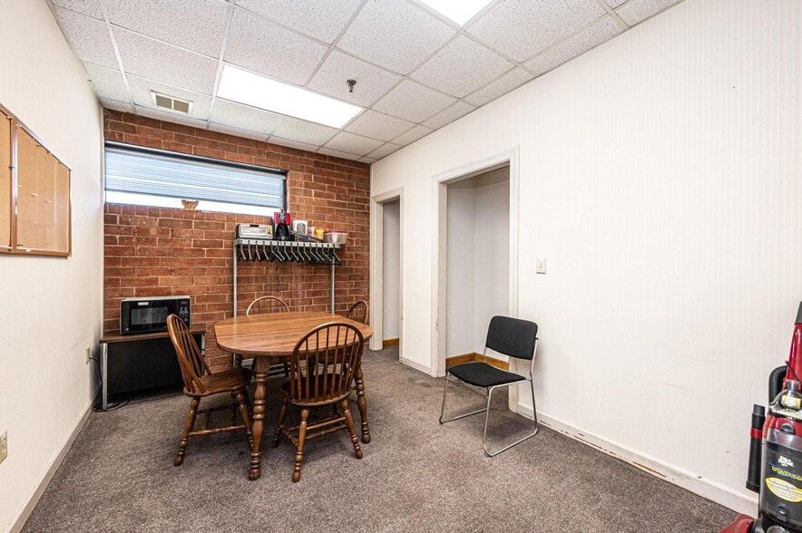 More Photos Of 106 Somerset Dr, Conover Manufacturing For Lease