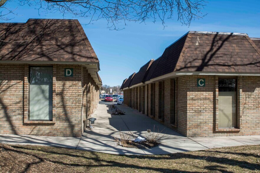 More Photos Of 32910 W 13 Mile Rd, Farmington Hills Medical For Sale