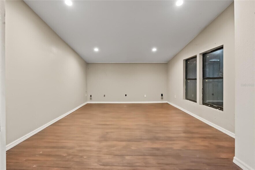 More Photos Of 1049 E Myers Blvd, Groveland Warehouse For Sale