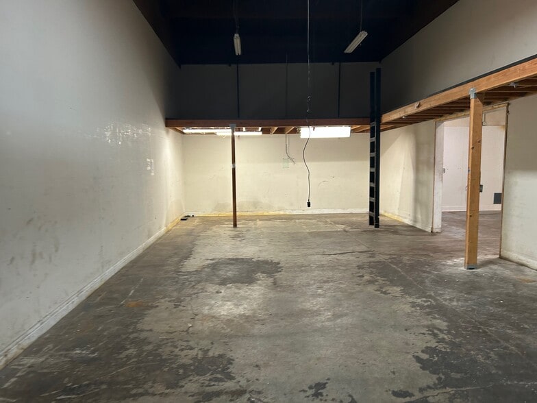 More Photos Of 7900-7994 Capwell Dr, Oakland Light Manufacturing For Sale