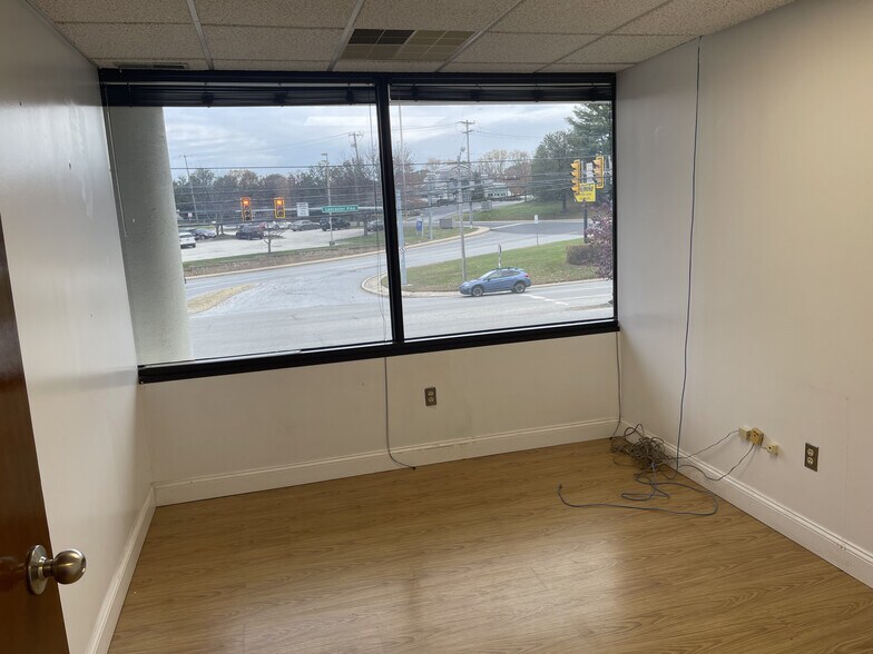 More Photos Of 250 W Lancaster Ave, Paoli Medical For Lease