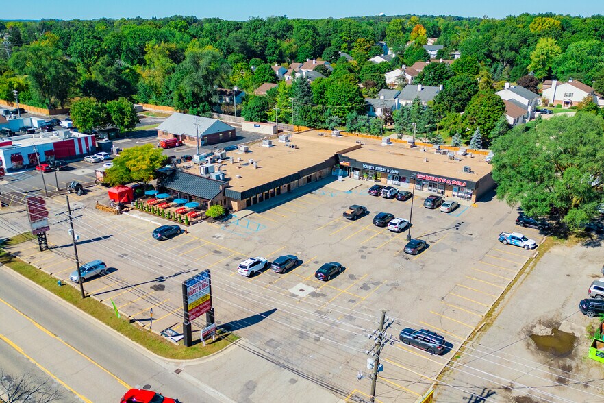 More Photos Of 1110-1126 N Pontiac Trail, Walled Lake Freestanding For Lease