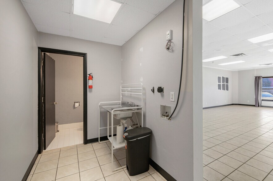 More Photos Of 321 Main Ave, De Pere Storefront Retail Office For Sale