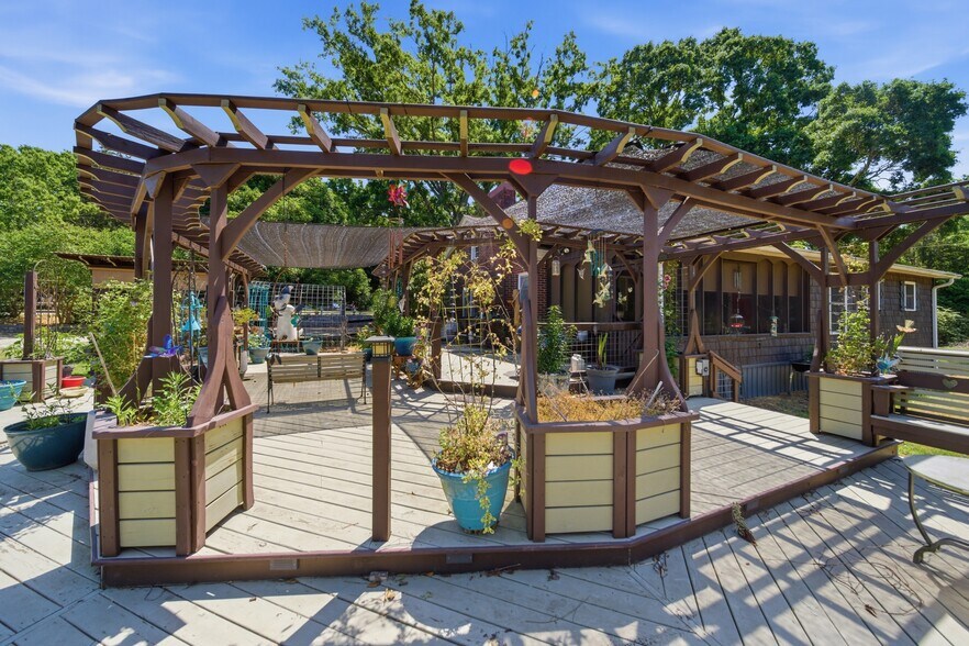 More Photos Of 1650 Dusty Rd, Newberry Winery Vineyard For Sale