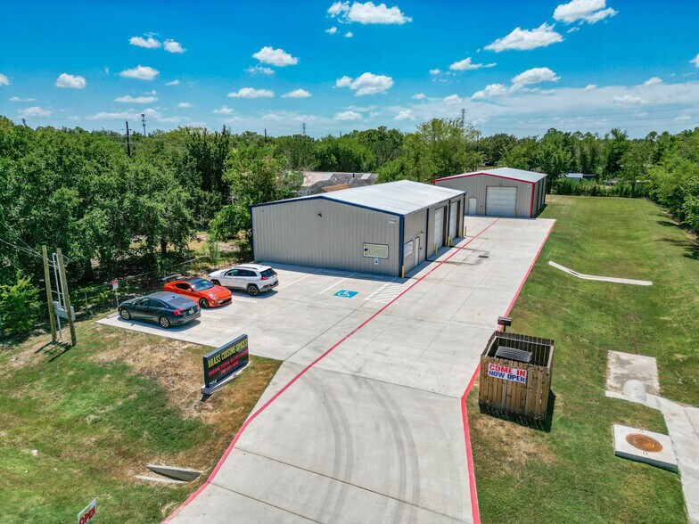 More Photos Of 7514 Bailey Rd, Pearland Warehouse For Lease