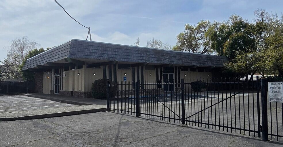 More Photos Of 902 Oak Ln, Rio Linda Office For Sale