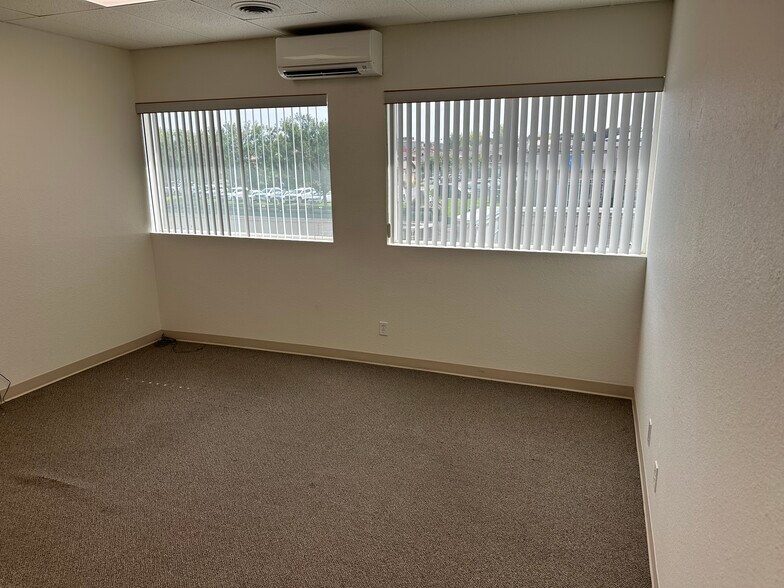 More Photos Of 8390 W Gage Blvd, Kennewick Office For Lease