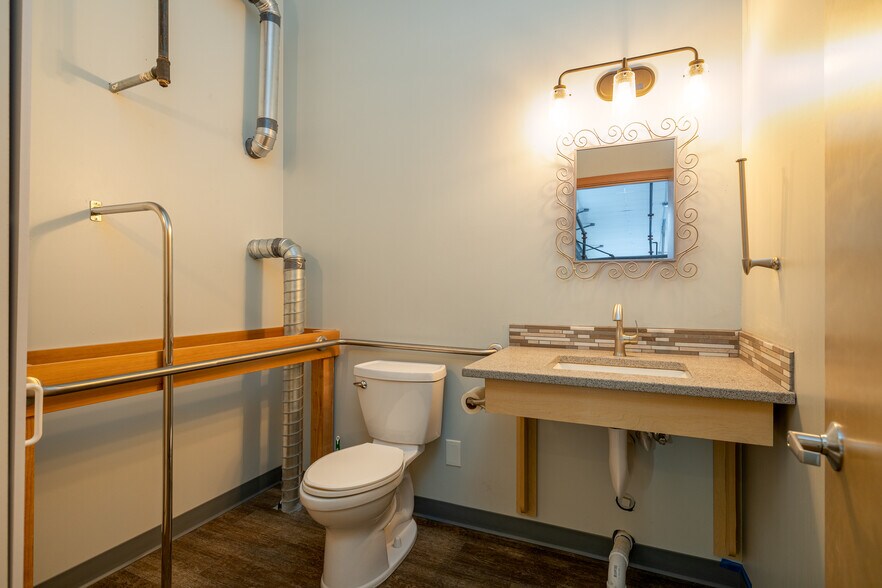 More Photos Of 909 Squalicum Way, Bellingham Flex For Sale