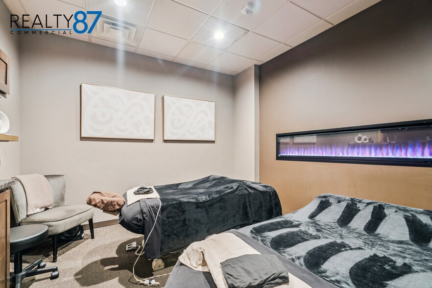 More Photos Of 2931 7th Ave, Marion General Retail For Lease