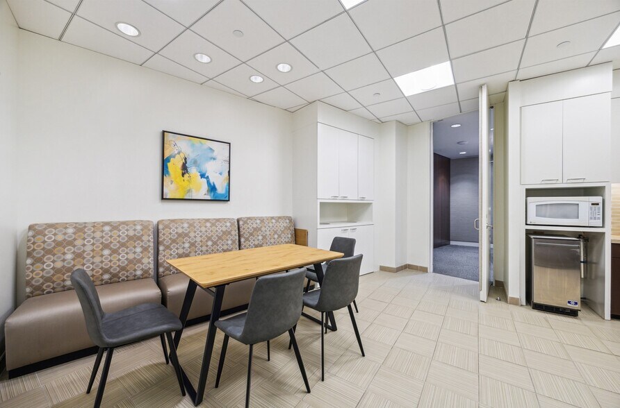 More Photos Of 1800 Post Oak Blvd, Houston Office For Lease