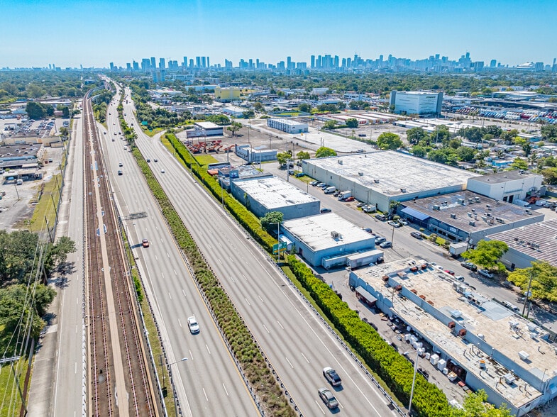More Photos Of 3035 NW 40th St, Miami Warehouse For Sale