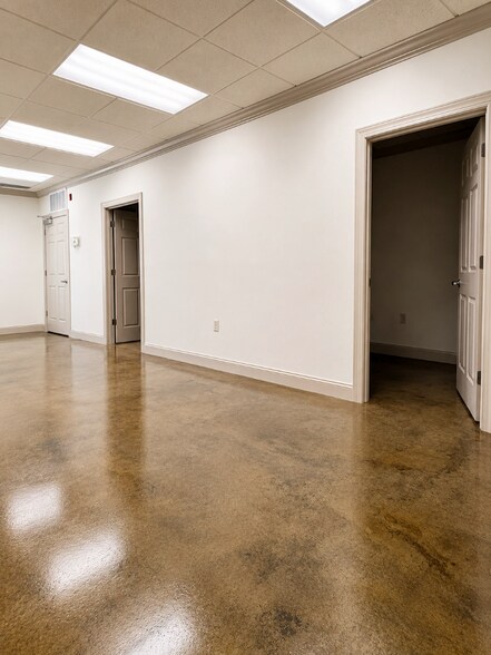 More Photos Of 1000 Southlake Park, Birmingham Office Residential For Sale
