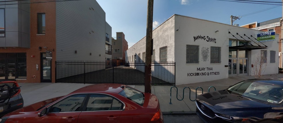 More Photos Of 2011 Amber St, Philadelphia Restaurant For Lease