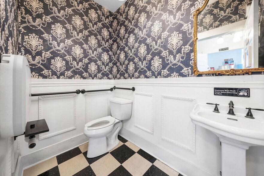 More Photos Of 312 N Central Ave, Cameron Restaurant For Sale
