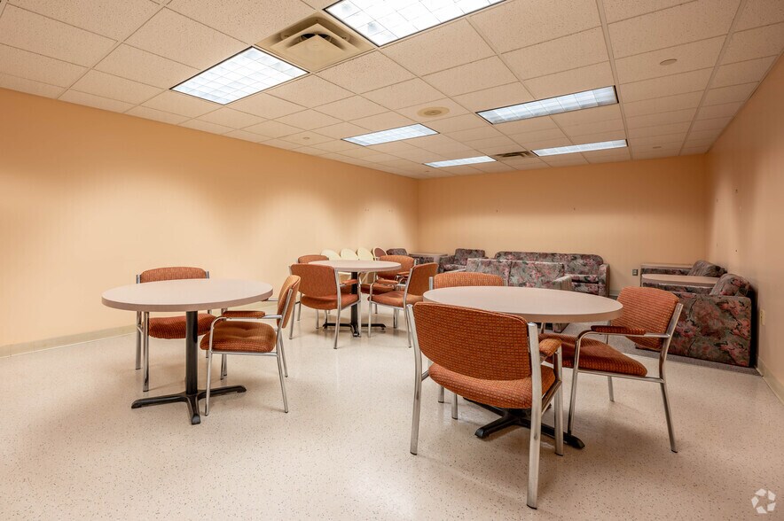 More Photos Of 940 N Marr Rd, Columbus Medical For Lease