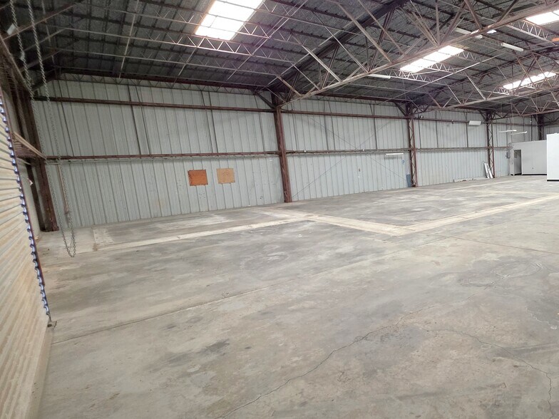 More Photos Of 3829 Rising Sun Rd, Bullhead City Distribution For Lease