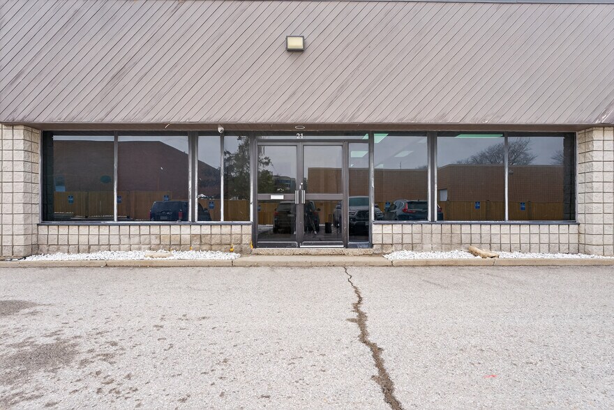 More Photos Of 570 Hood Rd W, Markham Service For Sale